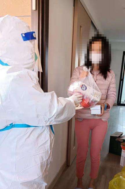 上海方舱见闻：一站式服务平台带来温馨关怀