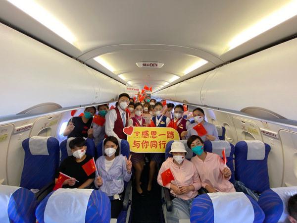 南航护送99名海南医疗人员驰援上海