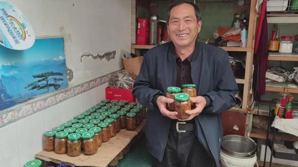 回报曾经养育自己的地方！76岁宁波退休教师赶制140多瓶奉化油焖笋寄往上海