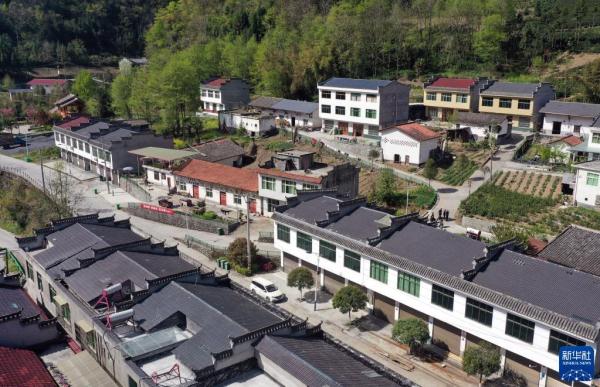 陕西平利：推进旧房屋改造 打造新乡村图景