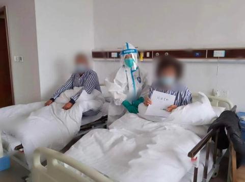 上海市老年医学中心新冠定点医院：医护身兼多职，老人们被“暖”着