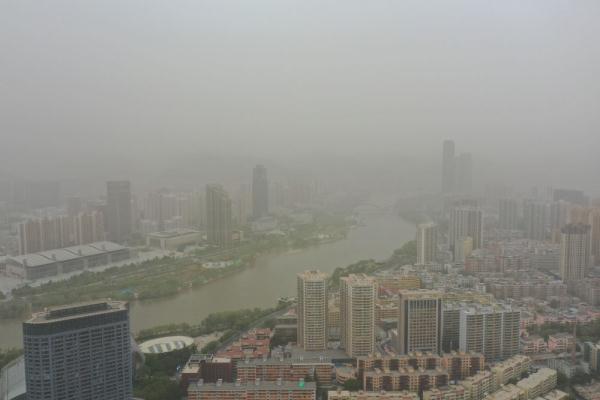 甘肃发布沙尘暴蓝色预警 兰州出现今年以来最强沙尘天气