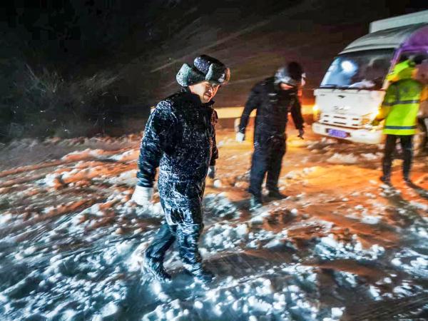 内蒙古呼伦贝尔遭遇暴雪天气