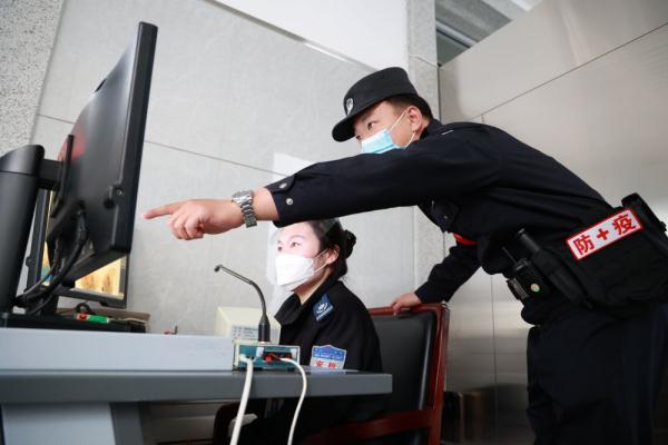 内蒙古包头铁路警方全力确保“五一”期间旅客平安出行