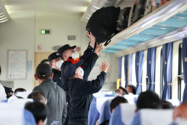 内蒙古包头铁路警方全力确保“五一”期间旅客平安出行
