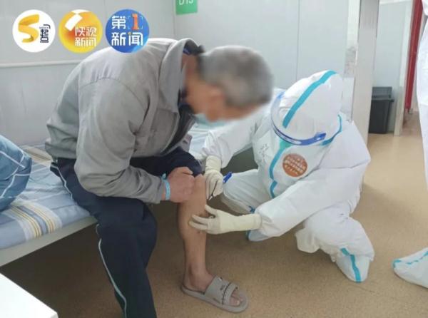 “你做我的女儿吧” 老人点赞陕西援沪医疗队护士