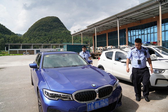 重庆警方破获系列合同诈骗案为企业追回品牌轿车38辆