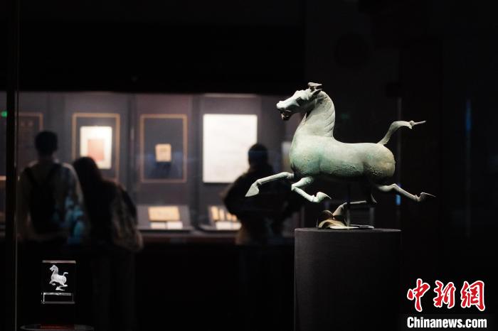 甘肃省博物馆展出的“铜奔马”。