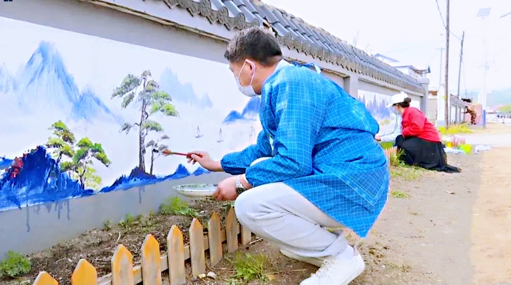 彩绘文化墙，为乡村振兴聚力添彩
