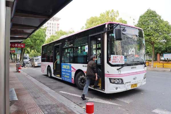 上海金山首批区内公交恢复，沪郊小镇律动感回来了