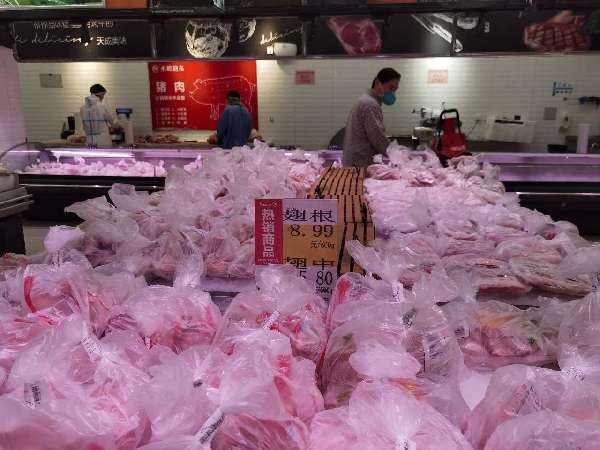 数字哨兵站岗、细化防疫措施，上海徐汇线下超市见闻