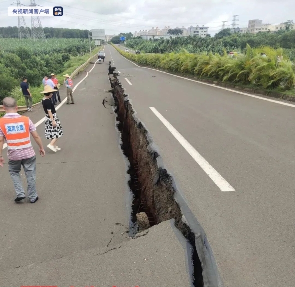 海南澄迈：省道S321福博线部分路面发生沉降 已临时交通管控