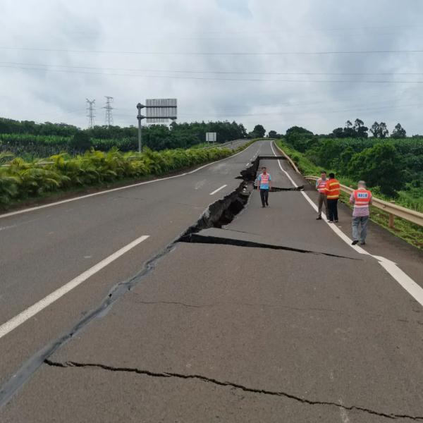 海南一省道出现长度约100米的塌陷！已交通管控！