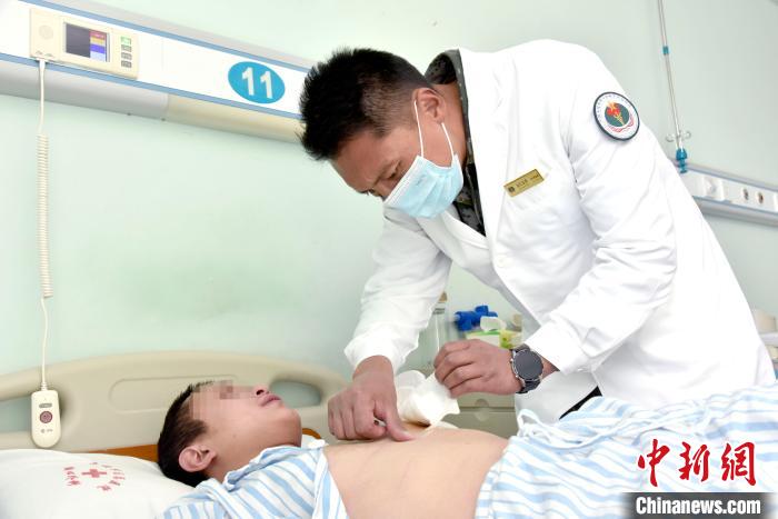 西藏军区总医院成功开展全区首例单孔胸腔镜下胸腺瘤切除术