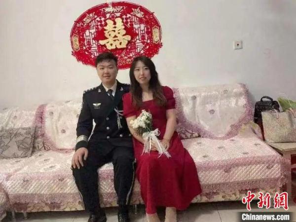 一场没有宴席和宾客的婚礼 天津一狱警收获满满的祝福