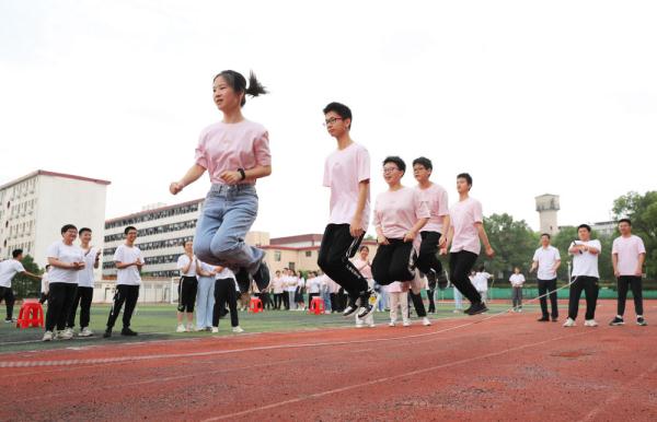 湖南衡阳：快乐晨练 轻松迎考