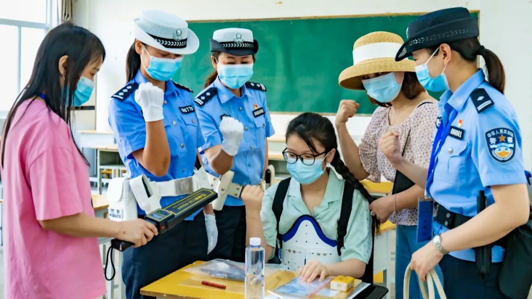 直击现场！安徽青阳警方全力护航考生逐梦