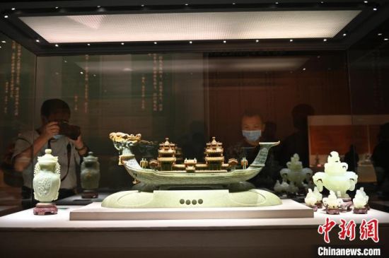 辽宁省非物质文化遗产雕刻技艺专题展”在沈阳展出