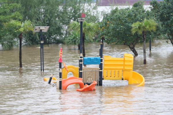 广东江门水位上涨 部分区域被淹