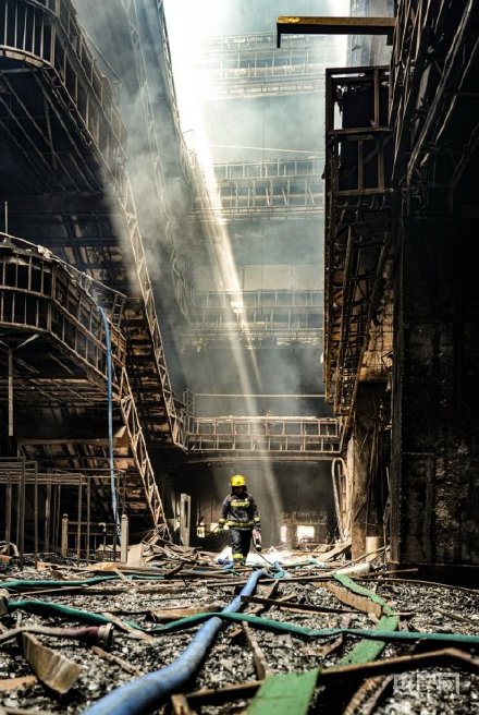 内蒙古鄂尔多斯东胜区购物中心大火已扑灭