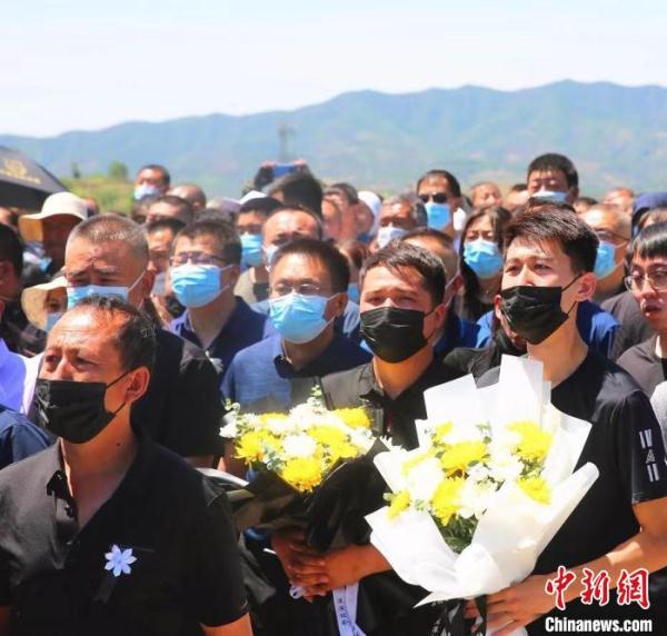 烈士“回家”：追记救火一线牺牲的山西方山籍消防员刘泽军