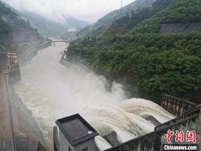 广东气象部门多措应对“龙舟水” 守护珠江“生命线”
