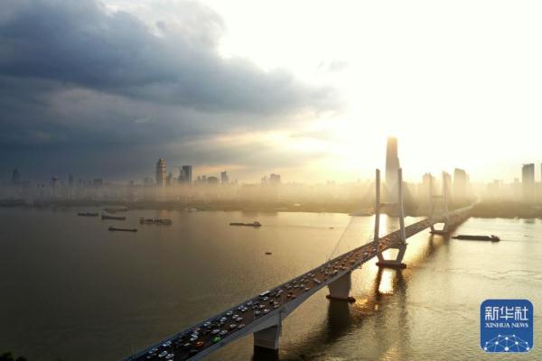 湖北武汉：云雾缭绕美如画
