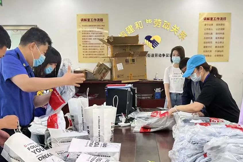 聚“工”力 显担当｜避暑“凉”方送“疫”线，北京大兴区各级工会走访慰问送清凉
