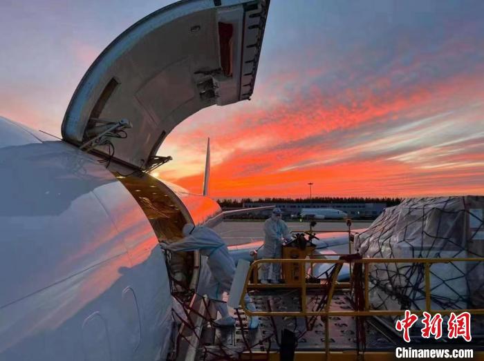 上半年哈尔滨机场对俄货运包机货运量创历史新高