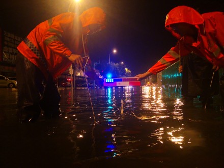 全面落实“一处一预案” 天津市排管中心24小时待命应对强降雨