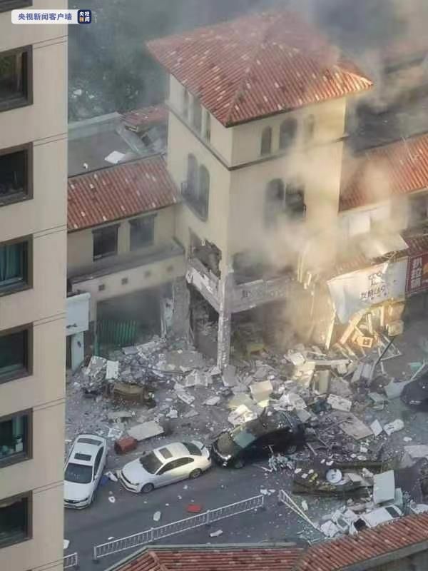 长春净月区一饭店爆炸 商户及多辆汽车受损