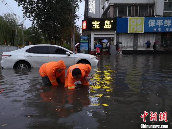 山西太原城乡管理系统出动人员2260人次应对强降雨