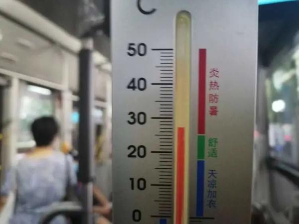 高温天，上海地铁、公交哪个更凉快？记者实测→