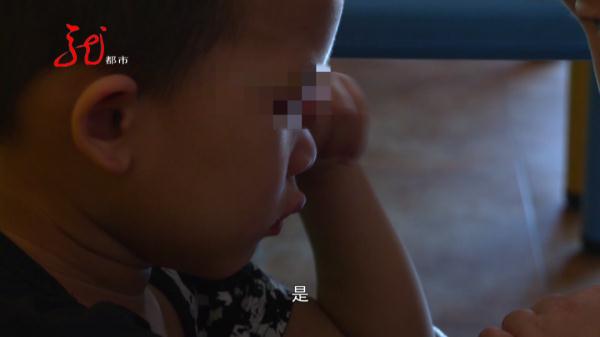 黑龙江一对小哥俩在幼儿园待了二十多天，“失联”爸爸终于露面