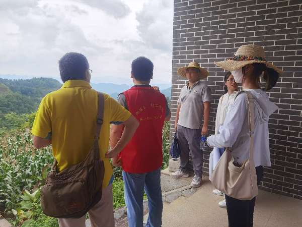 广西大学研究生党员赴那坡县开展美丽乡村建设调研