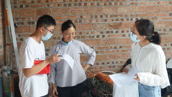 广西大学研究生党员赴那坡县开展美丽乡村建设调研