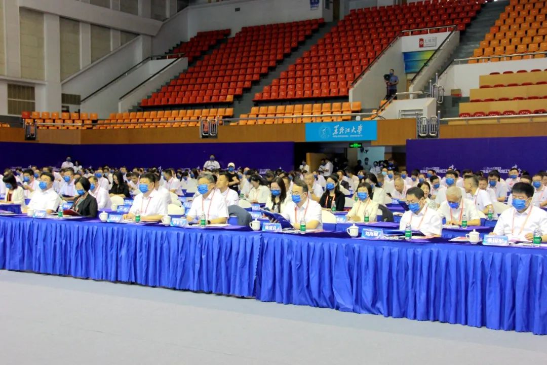 黑龙江大学隆重举行校友企业家服务龙江发展峰会