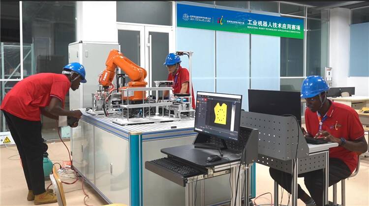 山东科技职业学院获得首届世界职业院校技能大赛“工业机器人技术应用”赛项铜牌