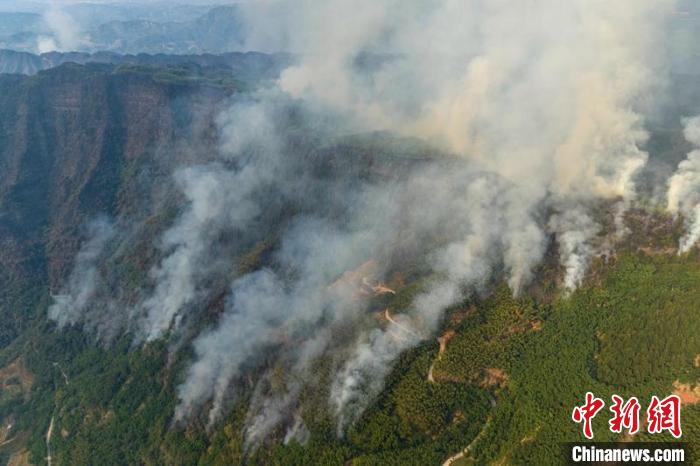 四川合江：森林火灾扑救工作仍在全力进行