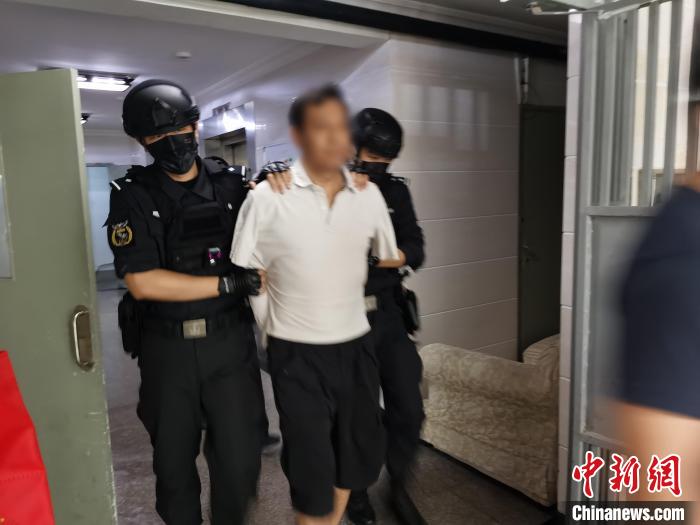 上海“抢劫邮政储蓄所”案告破 民警回顾20年追捕点滴