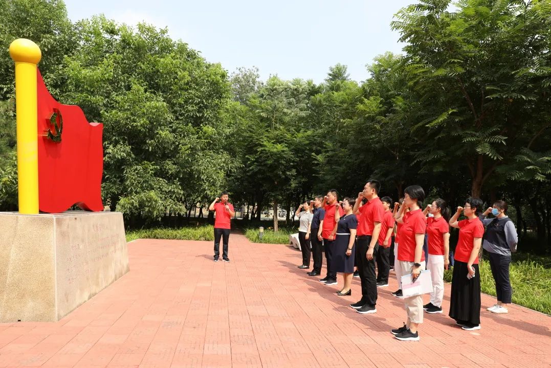 中国职工发展基金会党支部与大兴区总工会党总支开展联合党日活动