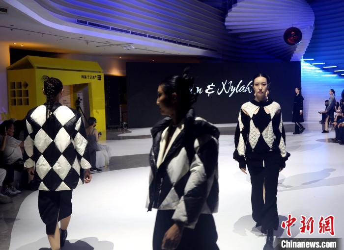 2022青岛时装周落幕 产品销售与市场订单逾5亿元