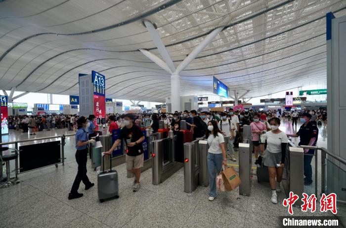 深圳铁路2022年暑运期间发送旅客873.5万人次