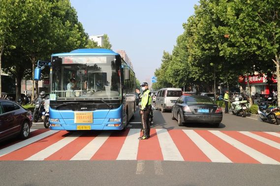 江苏连云港：590个护学岗 2300人次全力守护90万学生平安出行