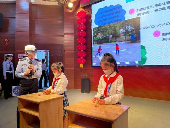 江苏连云港：590个护学岗 2300人次全力守护90万学生平安出行