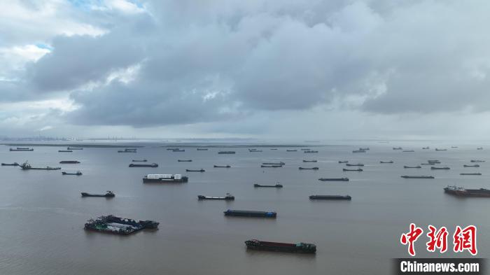 “轩岚诺”将加强为超强台风 上海洋山港海事局升级防台应急响应