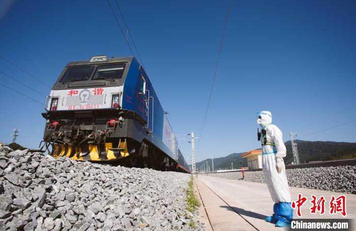 首列“闽都号”中老铁路国际货运班列抵达老挝