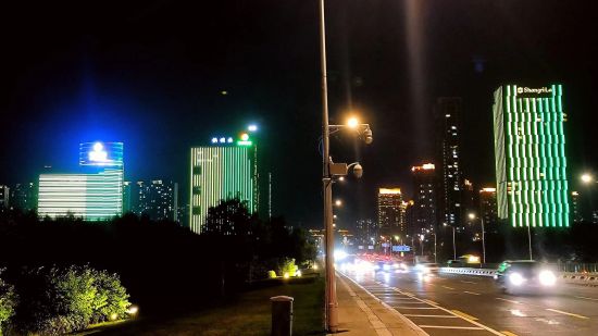 黑龙江哈尔滨点亮城市灯光 参加纪念巴西独立200周年活动