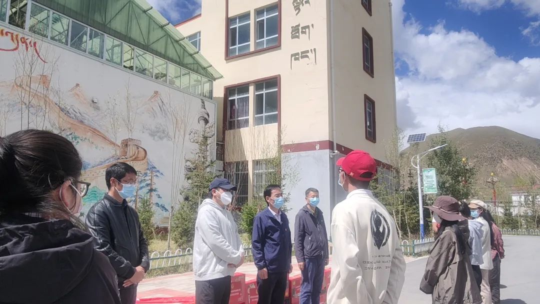 求是杂志社教师节、中秋节慰问西部计划杂多专项志愿者活动