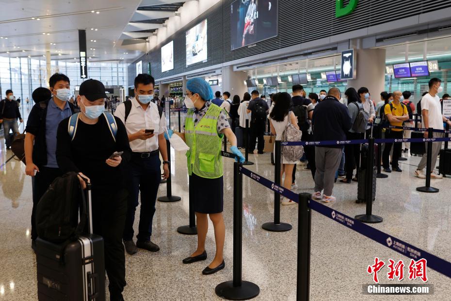 受台风“梅花”影响 上海两大机场五成以上航班调减取消